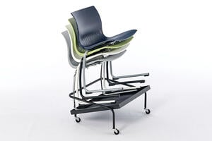 Der leichte Transport wird durch den Stuhltransportwagen ermöglicht